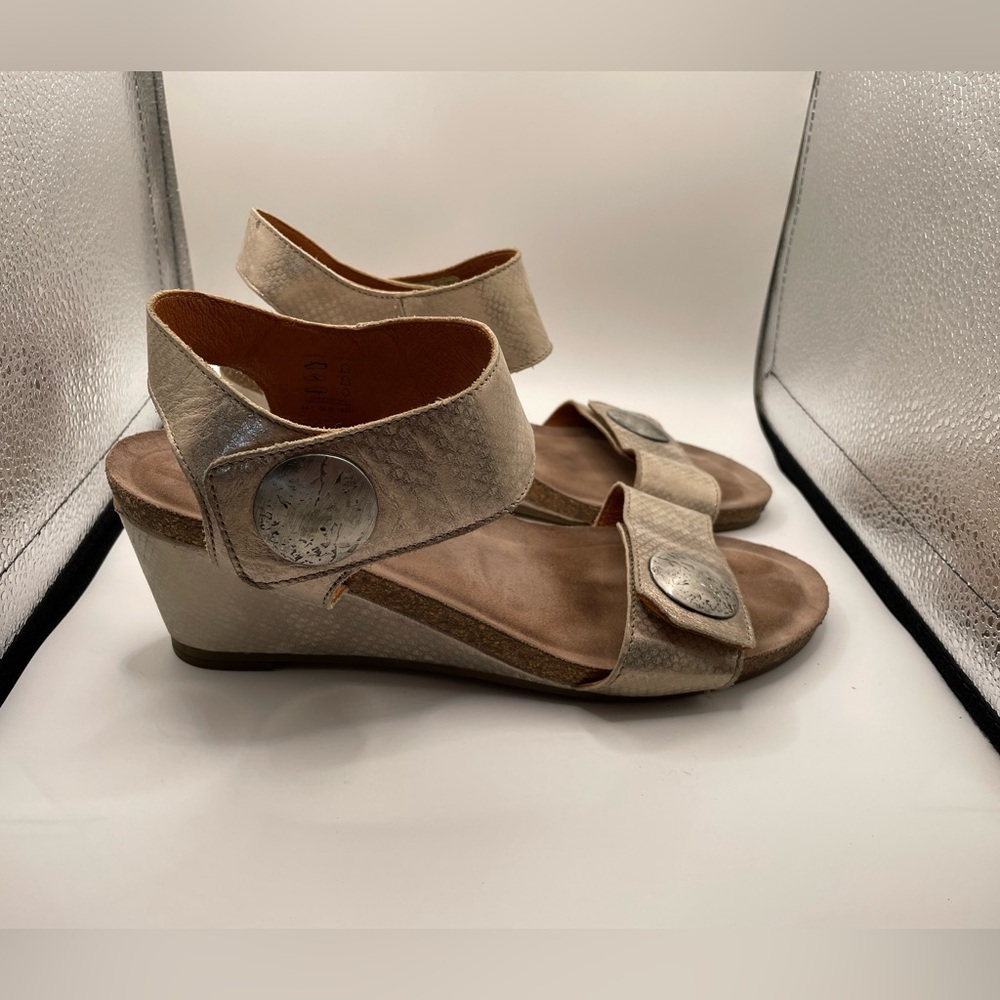 Taos Carousel Beige Wedge Sandals size 8-8.5 - Picture 2 of 9